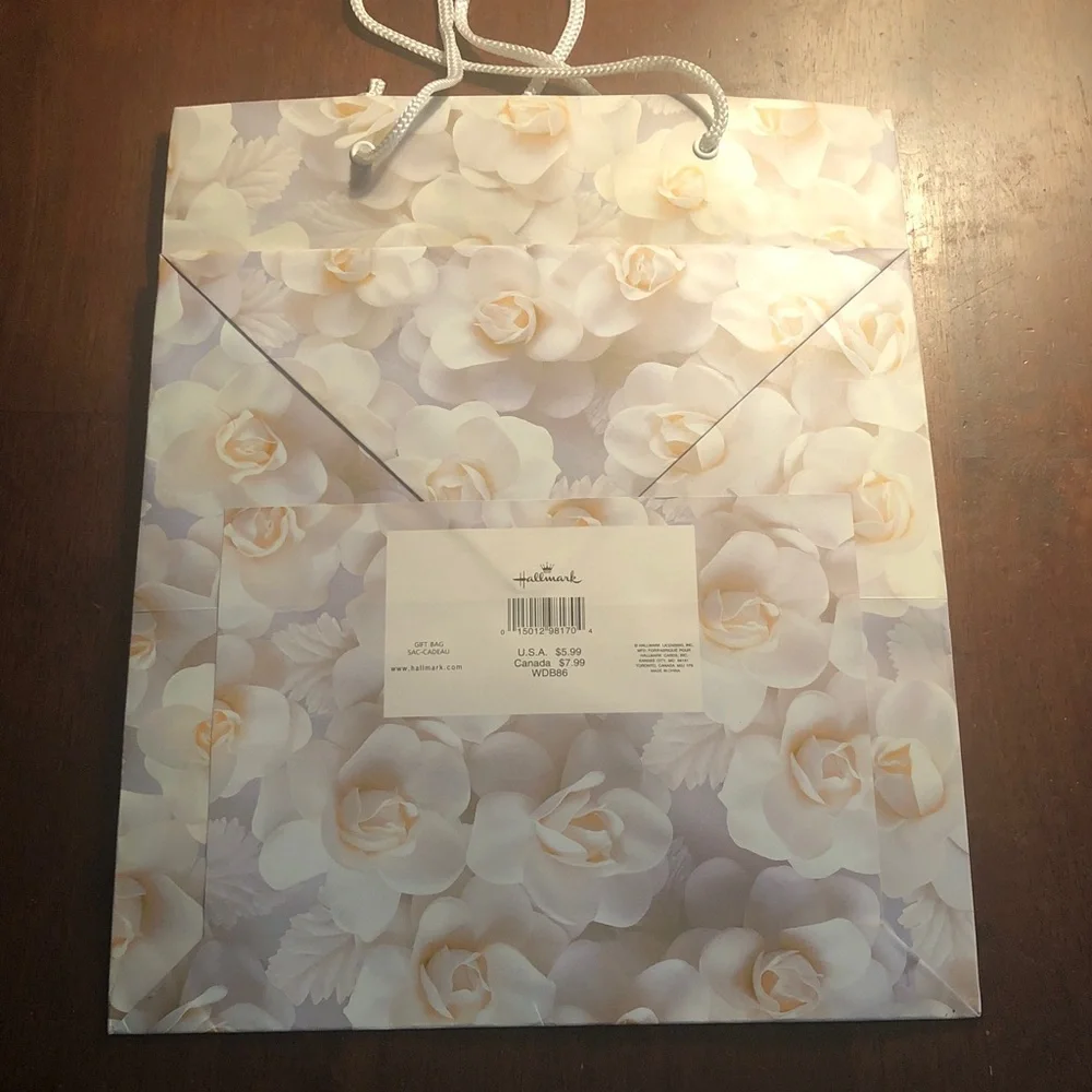 🛍️ Hallmark Floral Gift Bag